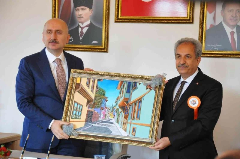 Bakan Karaismailoğlu: “Ülkemizdeki gelişen mühendislik ve teknolojiyi artık dünyaya ihraç etmeye başladık”
