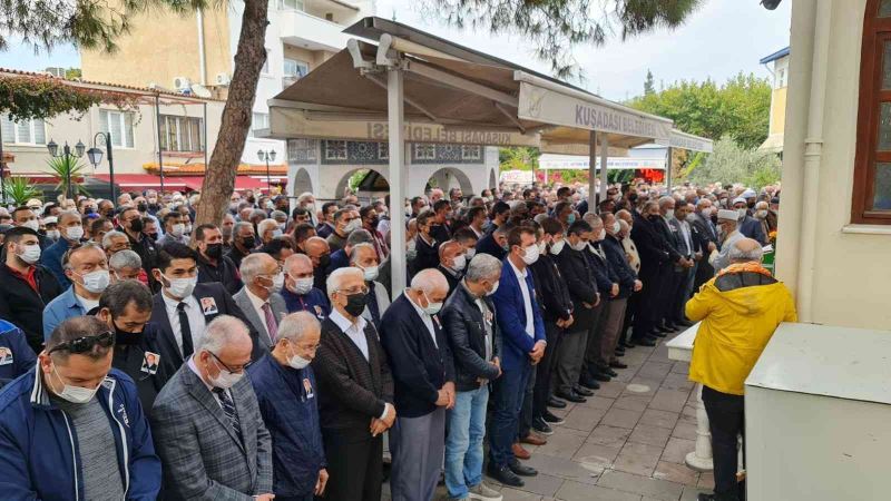 Kuşadası’nın sevilen ismi Ural Alp, son yolculuğuna uğurlandı
