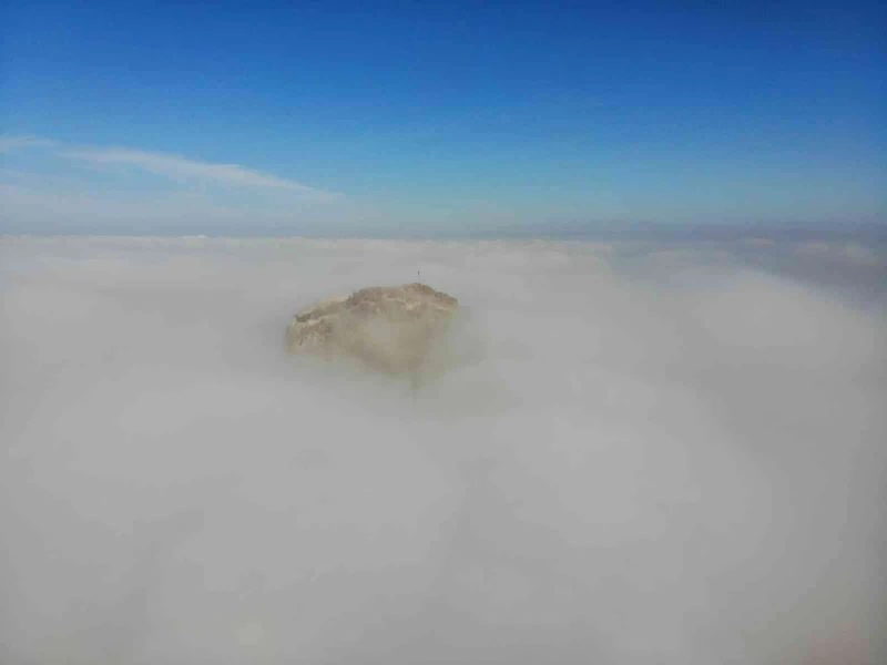  Tarihi Karahisar Kalesi sisli havada adeta kayboldu
