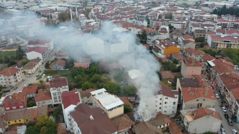 Tarihi ev yangını drone ile havadan görüntülendi
