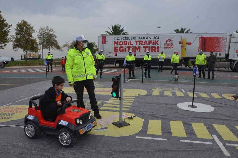 Minik öğrenciler trafik konusunda bilinçlendirildi
