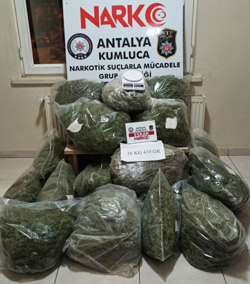 26 kilo esrar bulunduran 3 uyuşturucu taciri tutuklandı
