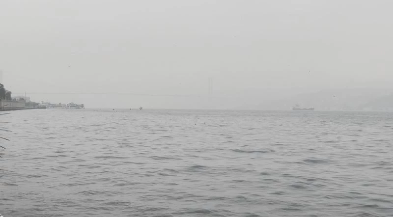 İstanbul Boğazı sis nedeniyle çift yönlü transit gemi geçişine kapatıldı
