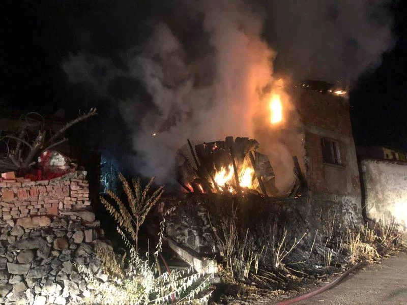 Ankara’da gecekonduda tüp patladı: 2 yaralı
