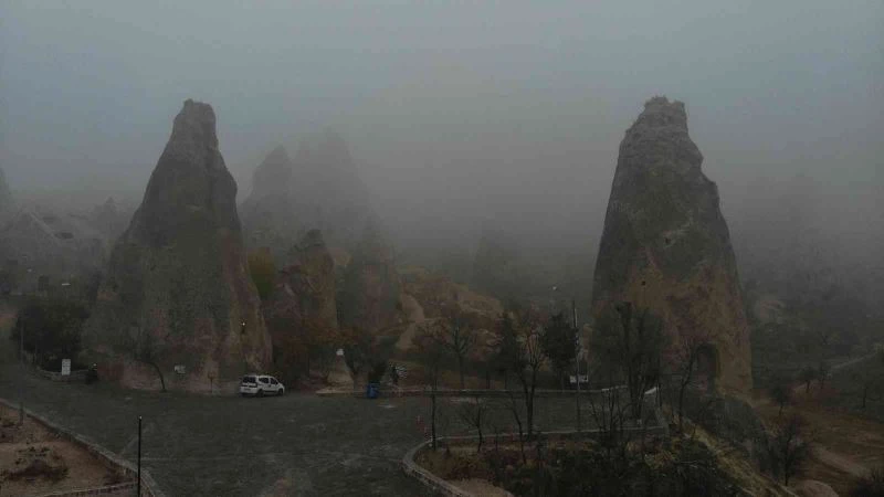 Kapadokya’da yoğun sis nedeniyle balon uçuşları iptal edildi
