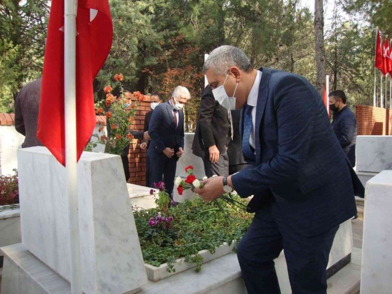 Şehit öğretmen Yasemin Tekin mezarı başında anıldı
