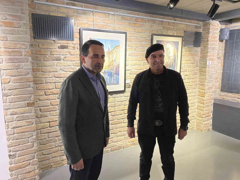 Sanatseverler sulu boya eserleri ile adeta İstanbul turuna çıktı
