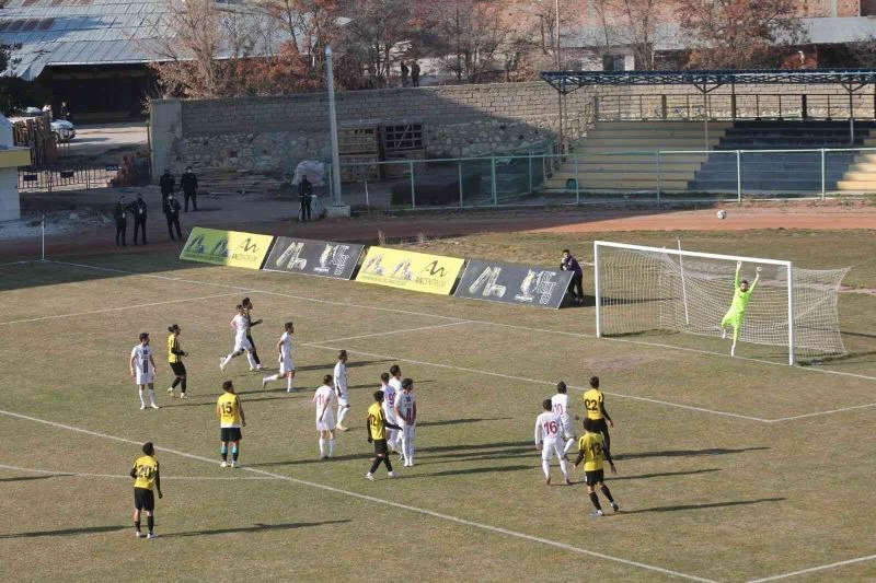 Bayburt Özel İdarespor, İnegölspor’a kendi evinde 1-0 mağlup oldu
