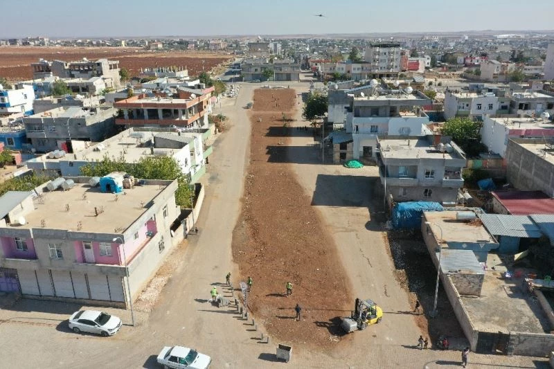 Viranşehir’de kilitli parke ve refüj çalışması
