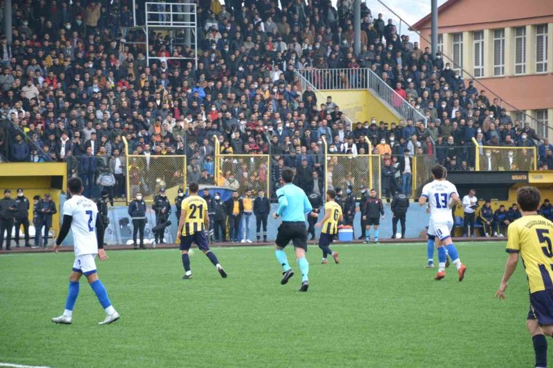 Bitlis Özgüzeldere Spor dörtte dört yaptı