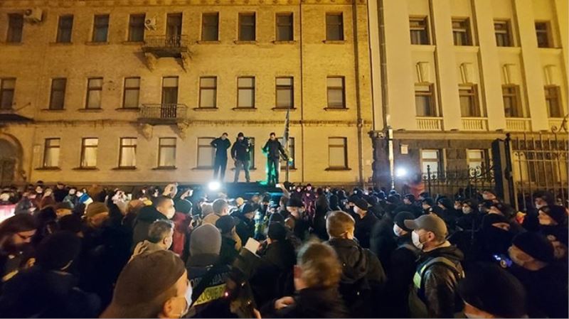 Ukrayna’da, Poroşenko destekçileri Başkanlık binasını basmaya çalıştı
