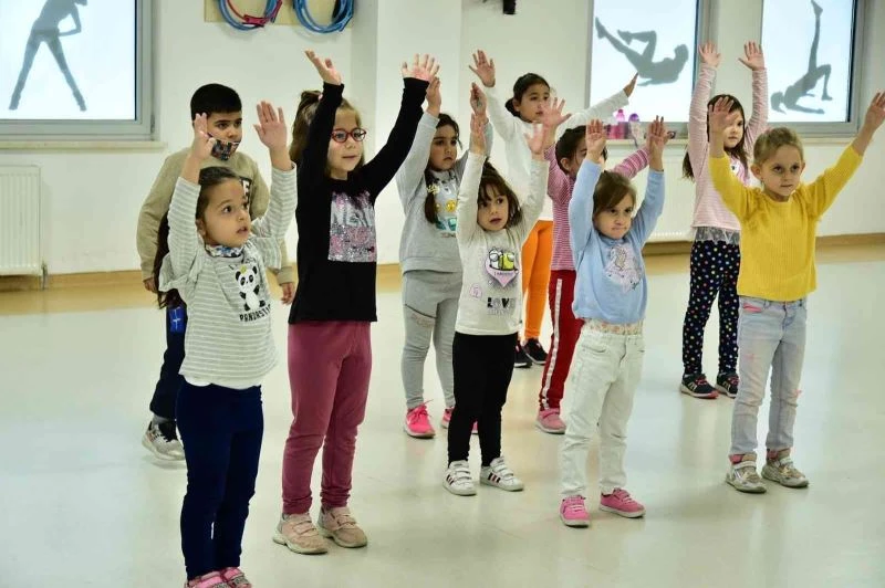 Mamak’ta çocuklarla zumba dansı

