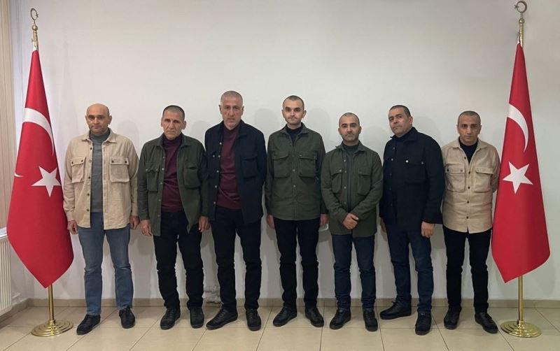 Libya’da 2 yıldır alıkonulan 7 Türk vatandaşı, MİT ve Katar İstihbaratının ortak operasyonu ile yurda getirildi
