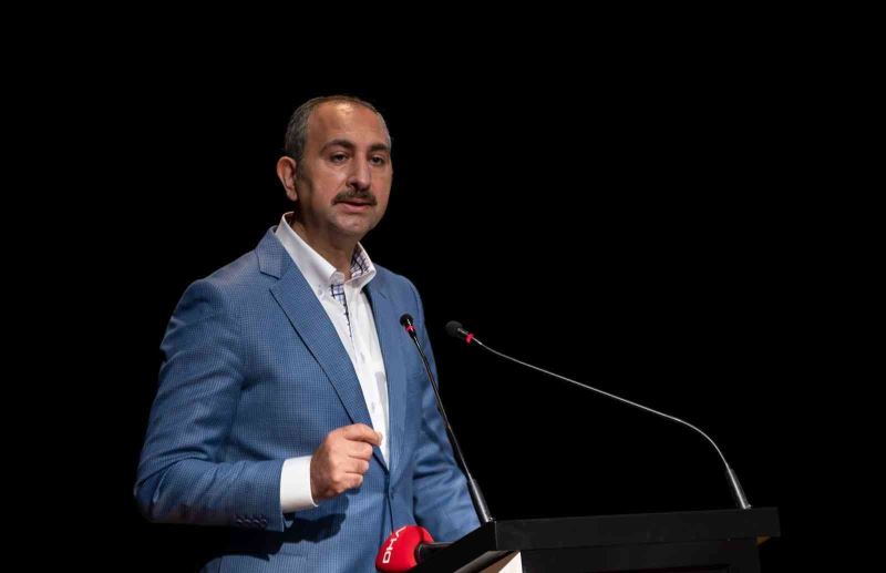 Bakan Abdulhamit Gül’den gençlere: “Aklınızı kiraya vermeyin”
