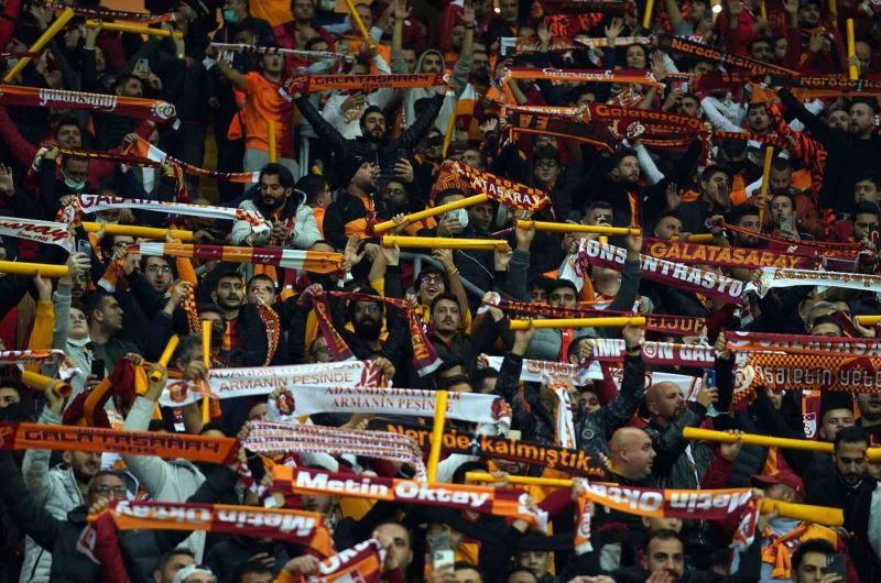 Galatasaray taraftarından ’Squid Game’ koreografisi