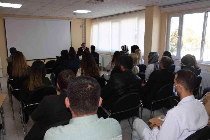 Uyanış gençlik eğitmenleri yazar Erol Erdoğan ile buluştu
