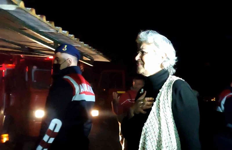 Restoranının yanışını gözyaşları içinde izledi
