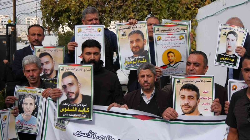 İsrail hapishanelerinde açlık grevindeki Filistinlilerin serbest bırakılmaması Batı Şeria’da protesto edildi

