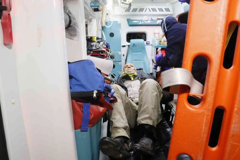 Uçuruma düşen alzeimer hastasının yardım çığlıklarına polis ve itfaiye yetişti
