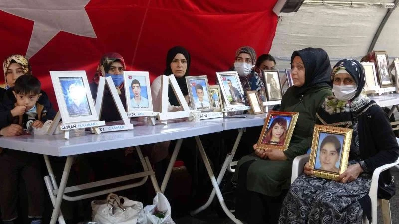 HDP İl Başkanlığı önündeki evlat nöbeti 813’üncü gününde de devam ediyor
