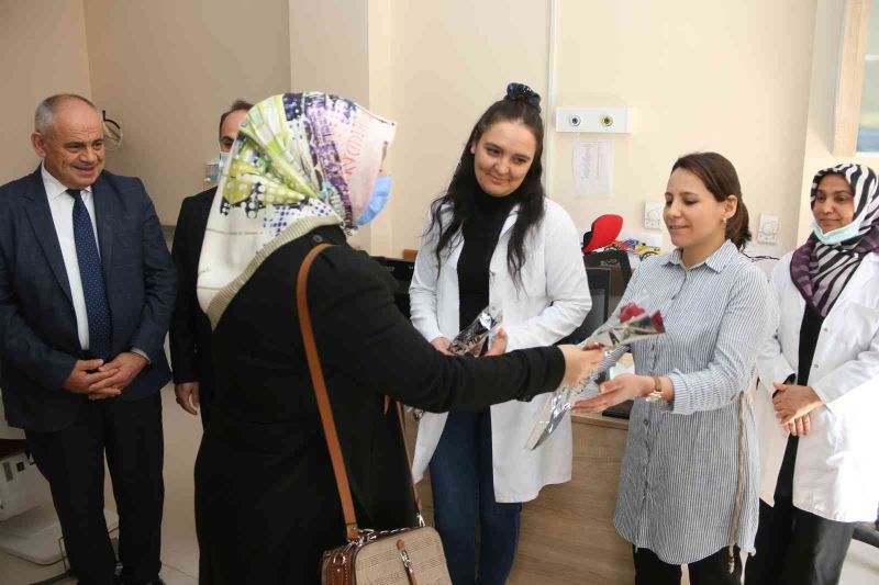 Başkan Öztürk ’Diş Hekimleri Gününü’ kutladı
