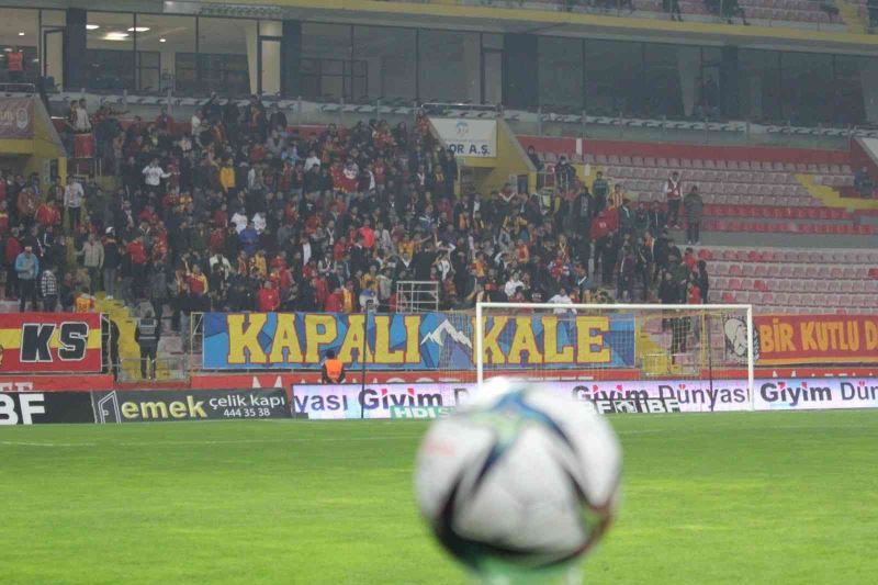 Kayserispor-Göztepe maçını 3 bin 560 taraftar izledi
