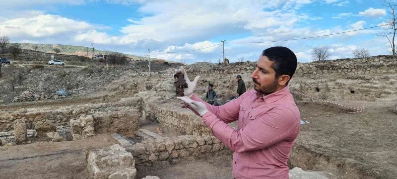 1800 yıllık demir maske Batı Karadeniz’de Roma döneminin ilk askeri üssünü ortaya çıkarttı
