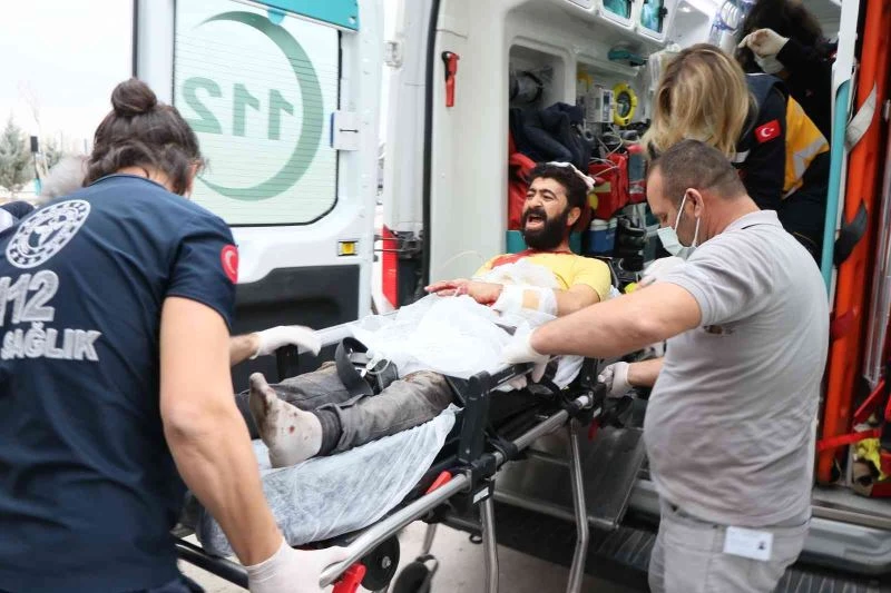 Tüfekle vuruldu, yarasını unutup basın mensuplarını tehdit etti
