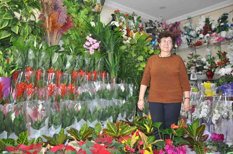 Kars’ta çiçekçiler öğretmenler için hazırlanıyor
