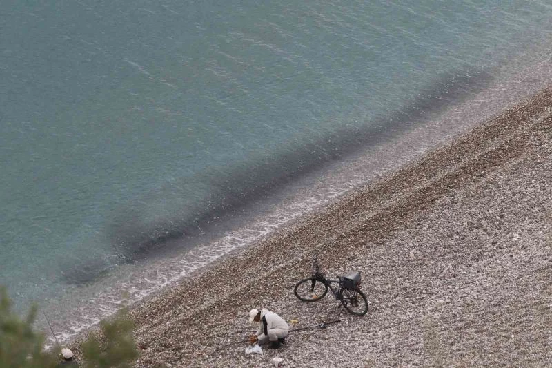 Dünyaca ünlü sahilde merak uyandıran görüntü
