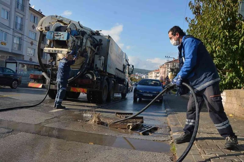 MUSKİ’den yağmur sonrası kanallarda temizlik çalışması
