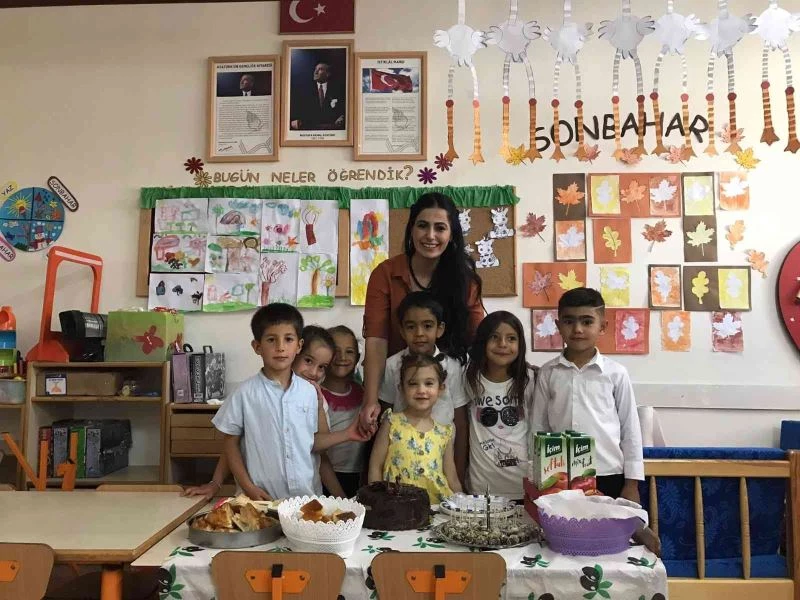 Ağrı’nın “Çalıkuşu” Özlem öğretmeni fedakarlıkla görevini yapıyor
