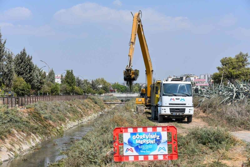 Tarsus’ta 6 bin 696 metre dere ve beton kanal temizliği yapıldı
