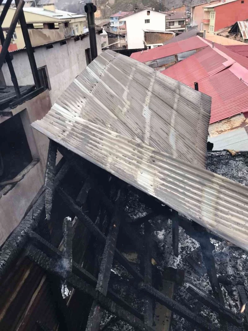 Restaurantın bacasında çıkan yangın korkuttu
