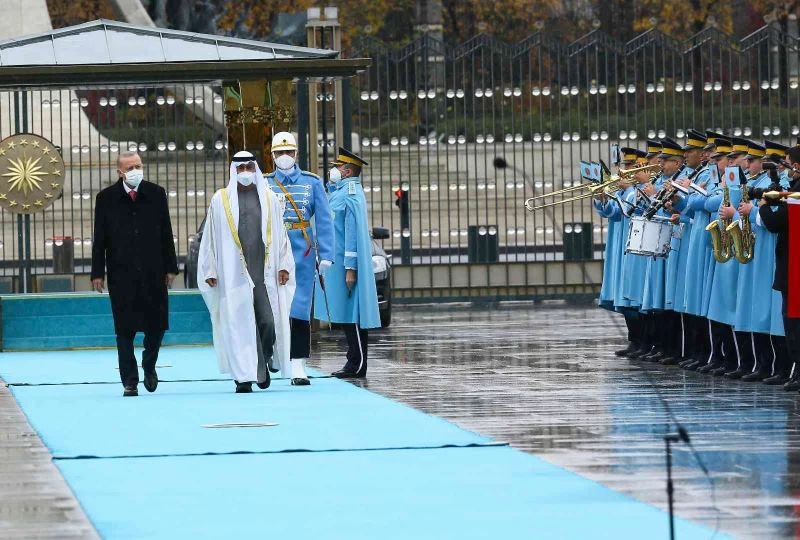Cumhurbaşkanı Erdoğan, BAE Veliaht Prensi bin Zayed’i resmi törenle karşıladı

