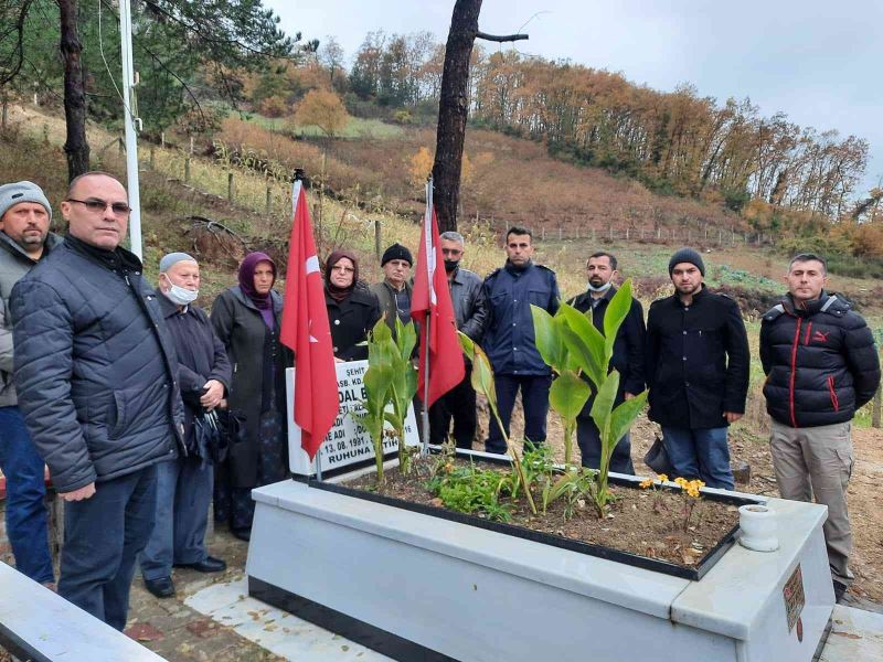 Alaçamlı şehit astsubay kabri başında anıldı
