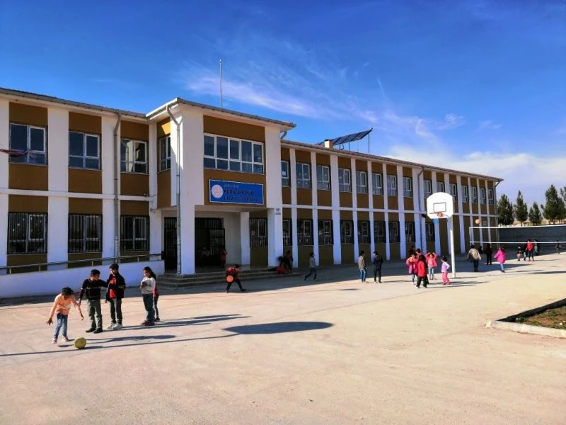 SAÜ’lü öğrencilerden köy okuluna destek kampanyası
