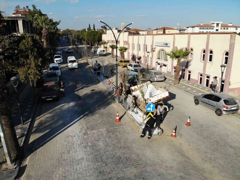 Kırkağaç’ın prestij caddelerinde peyzaj çalışmaları başladı
