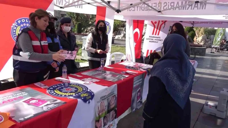 Kadına şiddetle ilgili Marmaris’te bilinçlendirme broşürleri dağıtıldı
