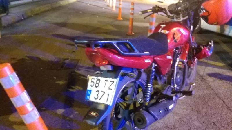 Alkollü motosiklet sürücüsü kaza yaptı
