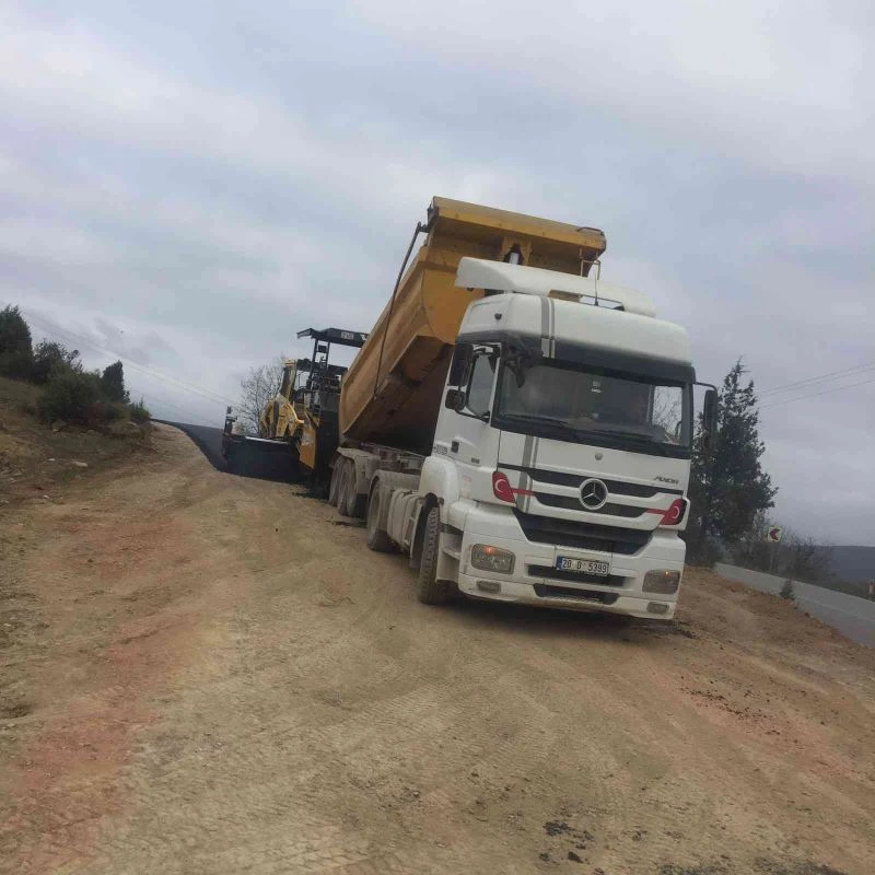 Dilovası Tepecik Köyü’nde yol konforu arttırıldı
