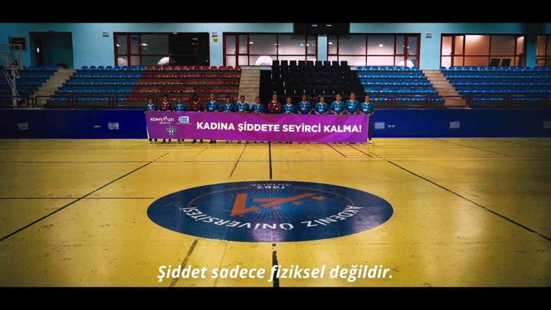 Mavi Kelebekler’den kadına şiddete pankartlı tepki
