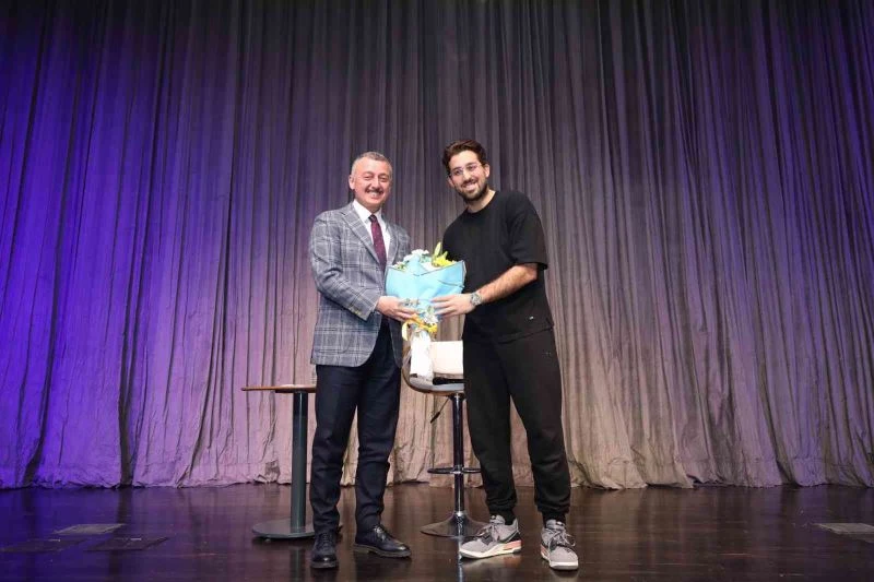 Öğretmenler, Doğu Demirkol’un stand-up gösterisiyle eğlendi
