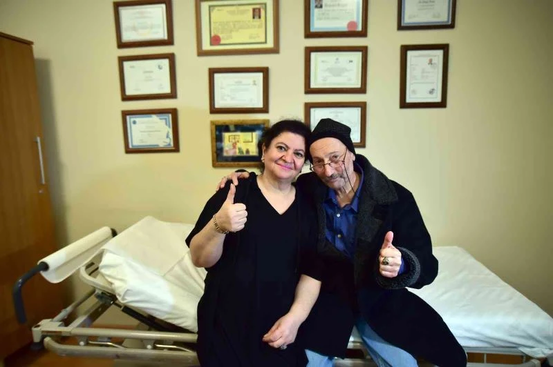 Eşinin karaciğeri ile hayata tutundu
