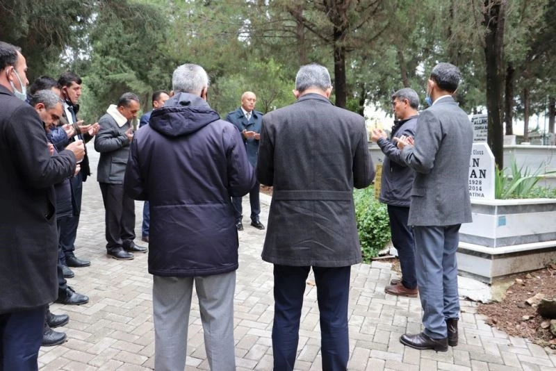 Edremit’te ilçe milli eğitim kurucu müdürlerine onur plaketi
