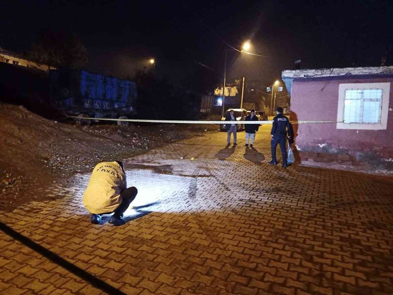 Diyarbakır’da evde alacak verecek meselesi tartışması kanlı bitti: 1 ölü, 1 ağır yaralı
