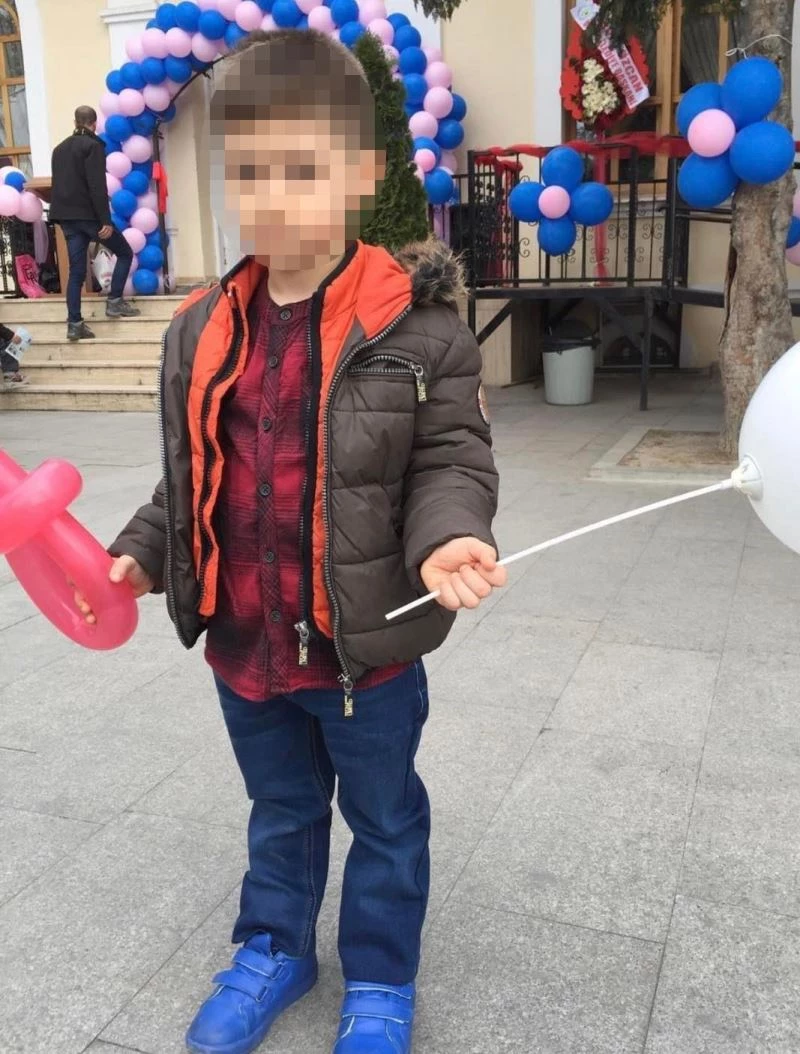 Silahını temizleyen babanın kazara vurduğu oğlu hayatını kaybetti
