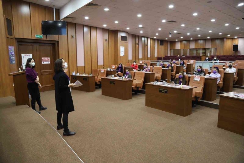 Kartal Belediyesi’nden çalışanlarına ‘Kadına Yönelik Şiddetle Mücadele Semineri’
