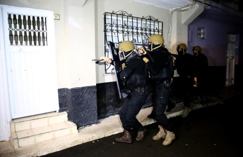 Adana PKK/KCK soruşturmasında gözaltı kararı verilen 17 şüphelinin yakalanması için operasyon