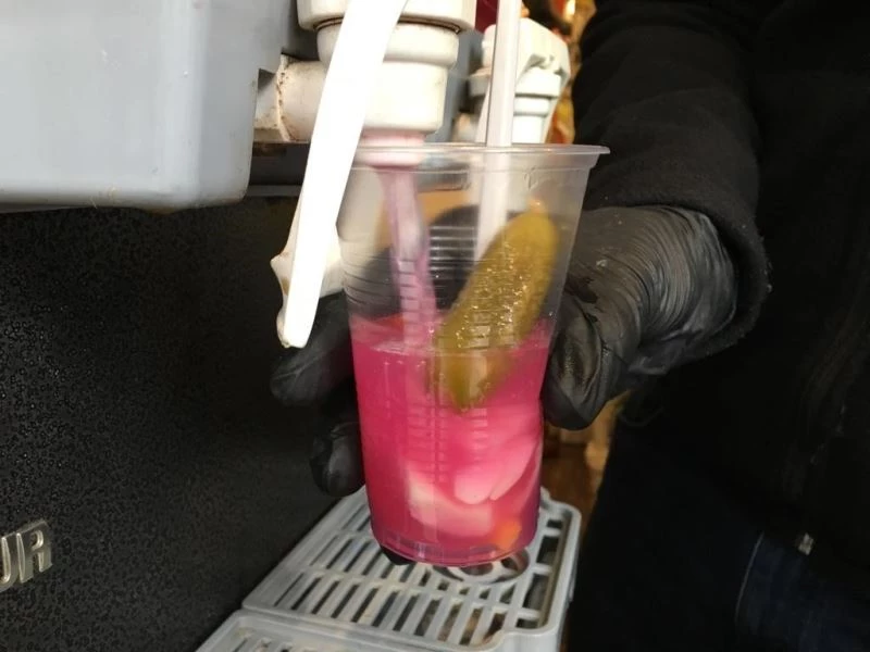 Soğuklarla birlikte turşu suyu satışları da arttı
